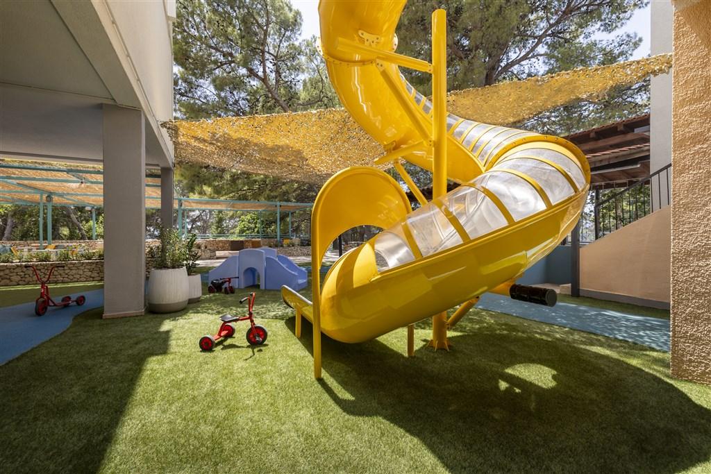 684bef9642f61-Sunny Makarska by Valamar_playground area_03.jpg