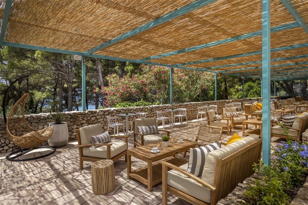 684bef9643ad6-Sunny Makarska by Valamar_bar terrace_01.jpg
