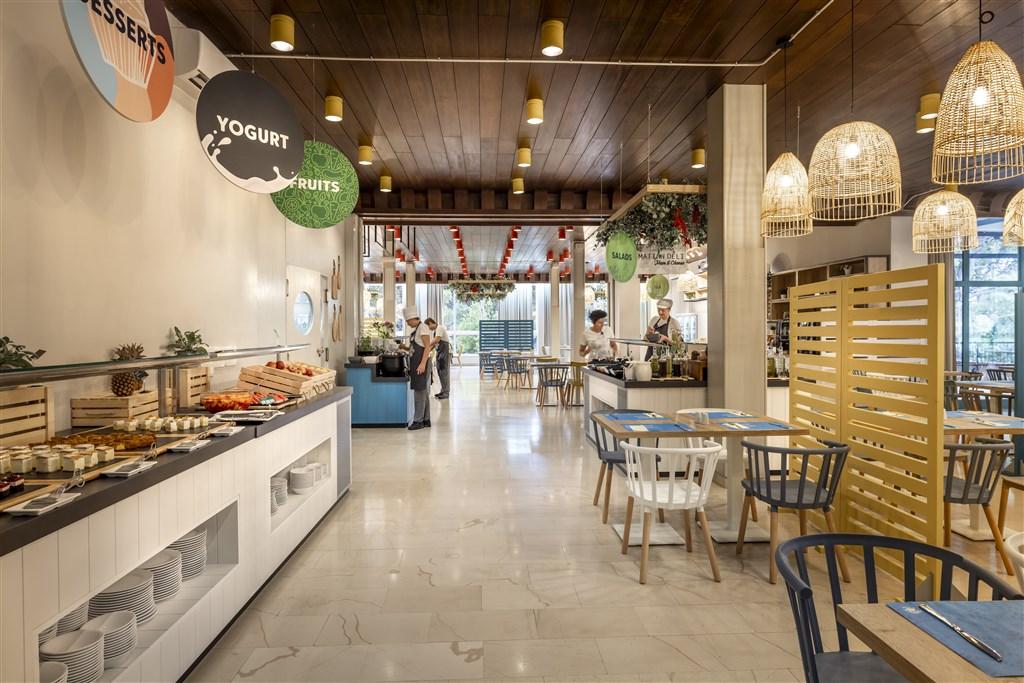 684bef9643c14-Sunny Makarska by Valamar_restaurant_03.jpg