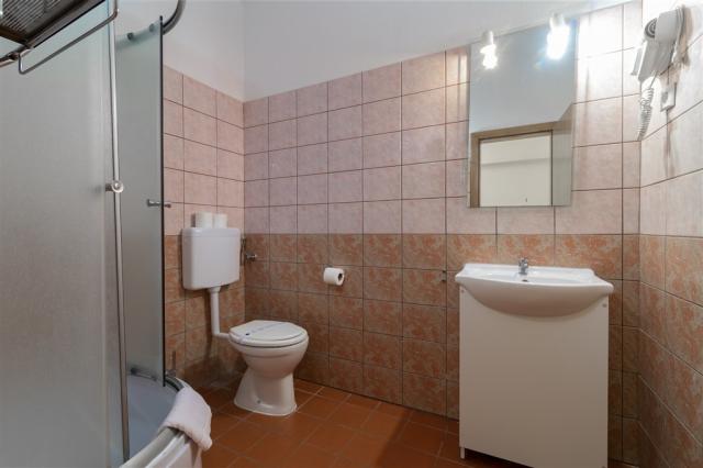 room 5th floor bathroom.jpg