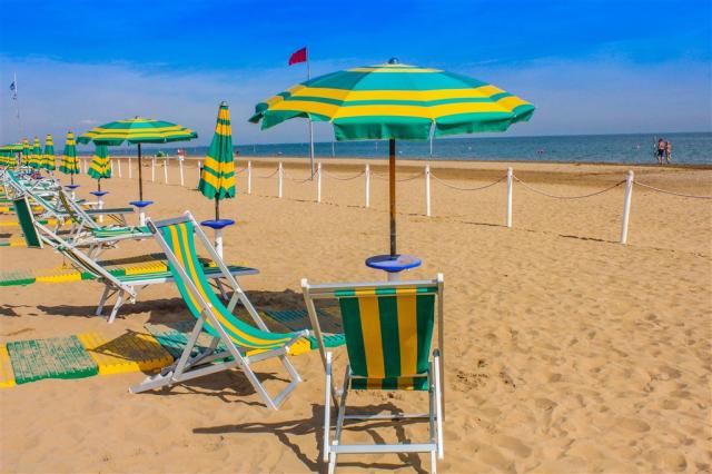 ombrelloni in spiaggia.jpg