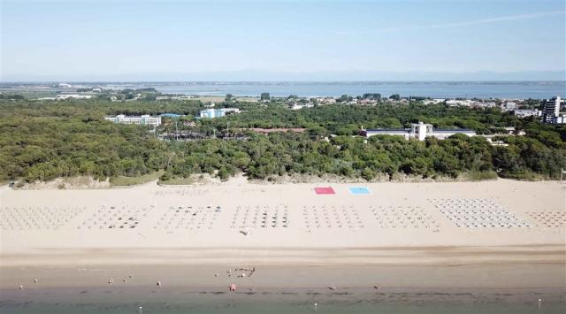 Spiaggia dall'alto verso Laguna.jpg