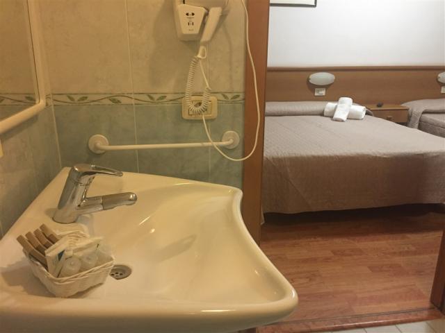 Bagno Premium - lavandino.JPG