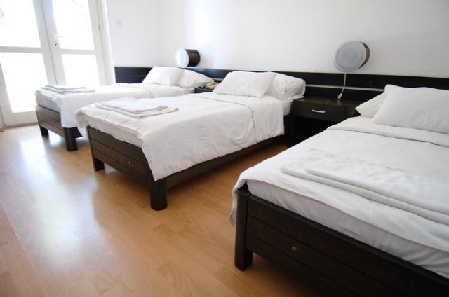 jelsa3bed.jpg