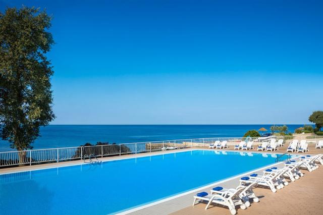 solaris-camping-resort-outdoor-pool-location.jpg