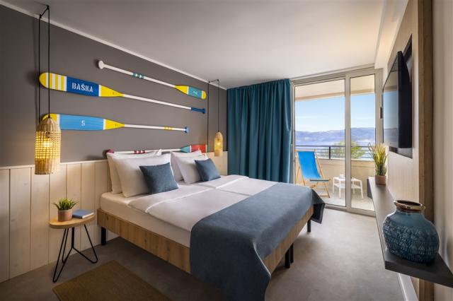 677bb6142a12e-Corinthia Baska Sunny Hotel_Room for 2+2 Seaview_
