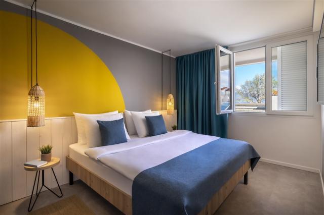 677bb614295fe-Corinthia Baska Sunny Hotel_Room for 2+2_04.jpg