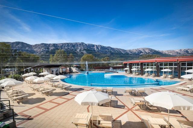 corinthia-baska-hotel-pool-06.jpg