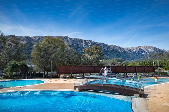 corinthia-baska-hotel-pool-07.jpg
