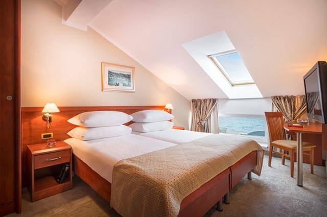 zvonimir-hotel-superior-junior-suite-sea-facing-02.jpg