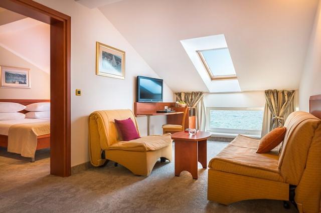 zvonimir-hotel-superior-junior-suite-sea-facing-01.jpg