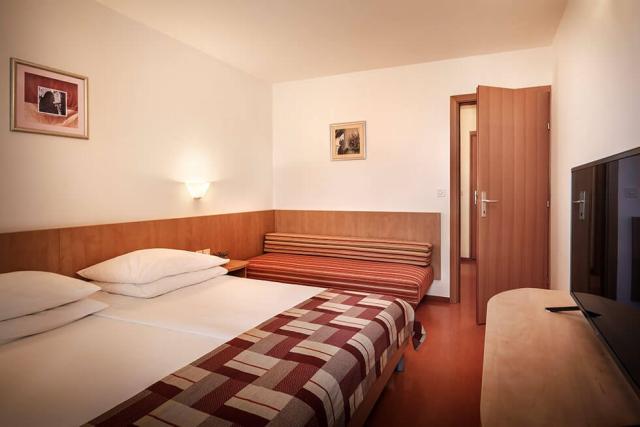 Objekti_Rab_ResortSanMarino_VeliMel_V4_rooms_veli-mel-hotel-tri