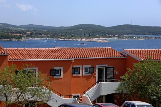 Sol-Umag-swimming-pool-outdoor.jpg