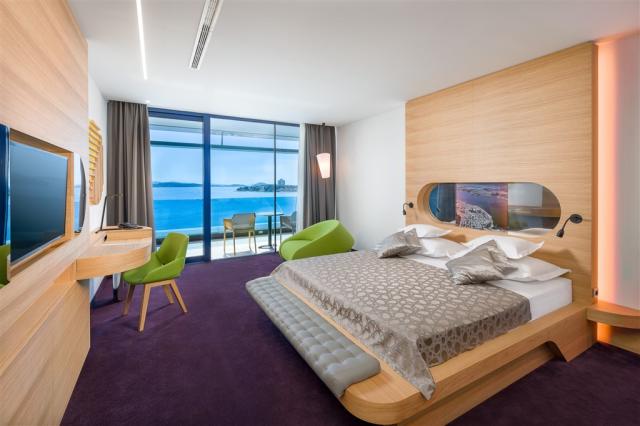 Superior Room With Sea VIew 5.jpg