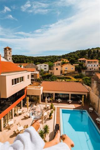 Outside picture of hotel  2.JPG