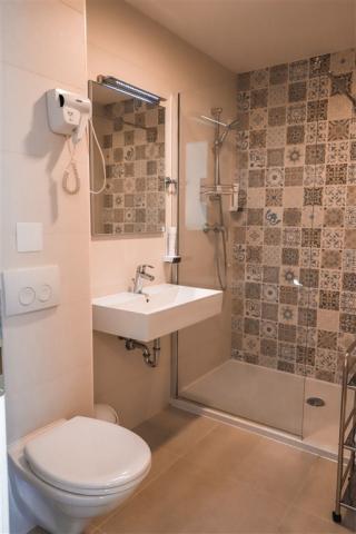 Standard room 31.JPG
