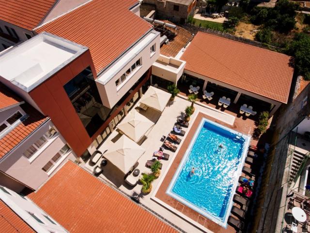 Outside picture of hotel 1.jpg