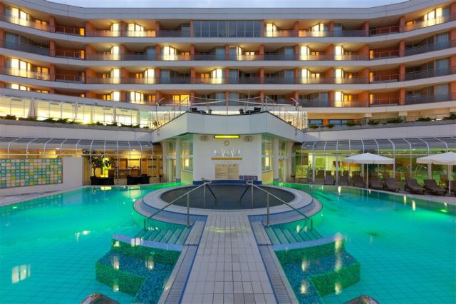 Outdoor pool_04_Hotel Livada Prestige_T3000_Foto Demetrio_Carra