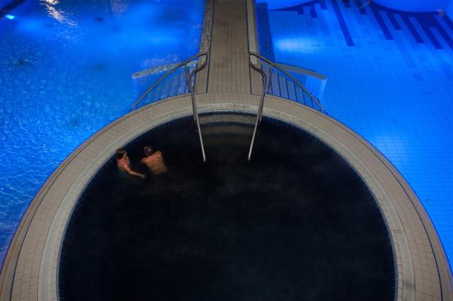 Outdoor pool_black water_02_Hotel Livada Prestige_T3000_Foto De
