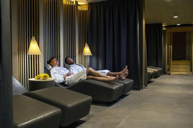Hotel_Ajda_Sauna_lounge_couple_02_122018_BorDobrin.jpg