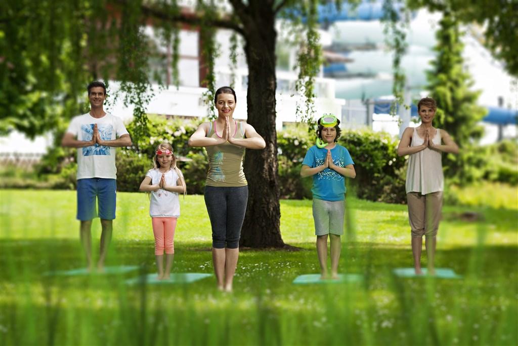 Waterpark_yoga_family_1_T3_DD20163.jpg