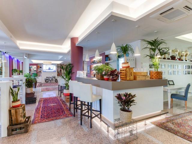 1024-lounge-bar-4.jpg