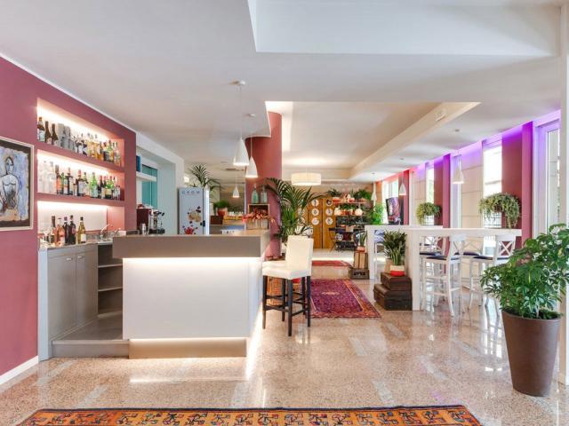 1024-Lounge-Bar.jpg