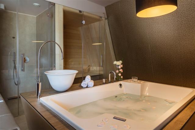 Sobe Sotelia--7 DELUXE SUITA Z JACUZZIJEM1.jpg