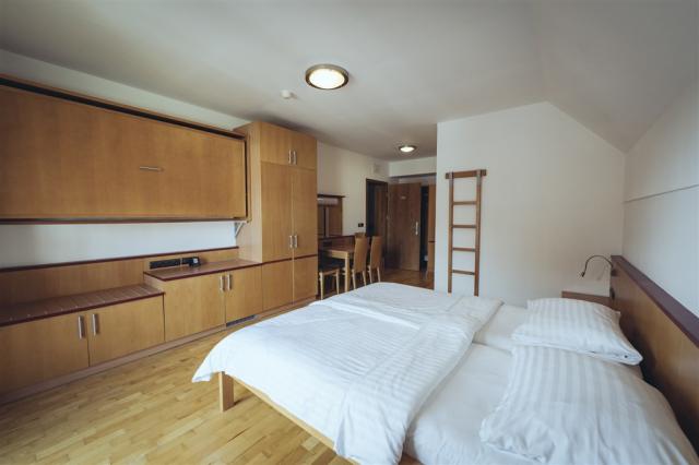 TwinRoom_01.jpg