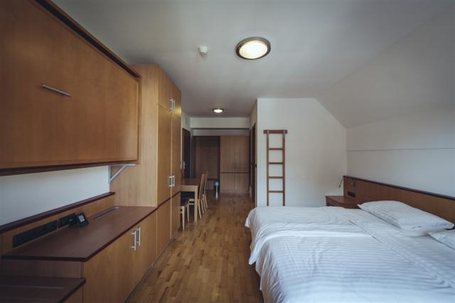 TwinRoom_03.jpg