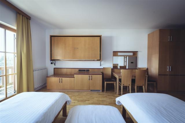 TwinRoomBalcony_04.JPG