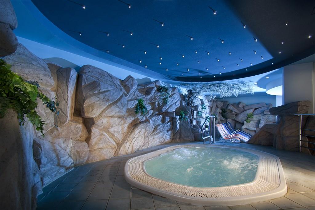 indoor whirpool.jpg