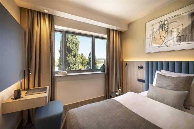Aminess_Vival_Maestral_Hotel_2023_Standard_double_room_02.jpeg