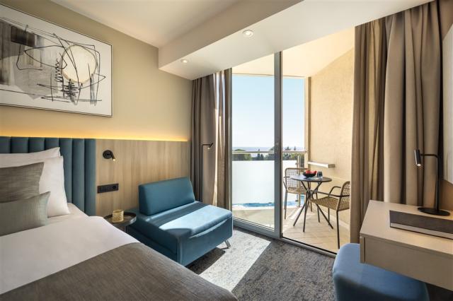 Aminess_vIVAL_Maestral_Hotel_2023_Superior_double_room_with_sea