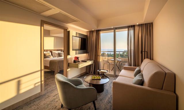 Aminess_Vival_Maestral_Hotel_2023_Superior_suite_with_seaside_b