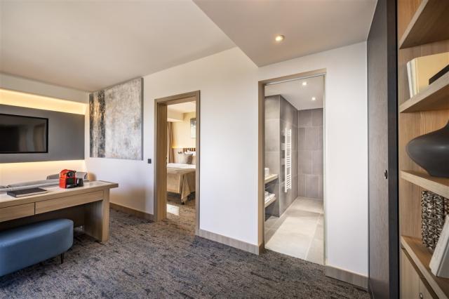 Aminess_Vival_Maestral_Hotel_2023_Superior_suite_with_seaside_b