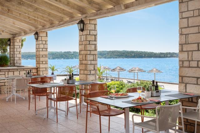 aminess-vival-hotel-maestral-novigrad-lagradela-restaurant-sea-