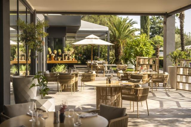 aminess-vival-hotel-maestral-novigrad-restaurant-oliveto-outdoo