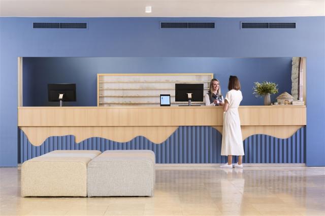 laguna-maradiso-hotel-by-aminess-reception-guest.jpeg