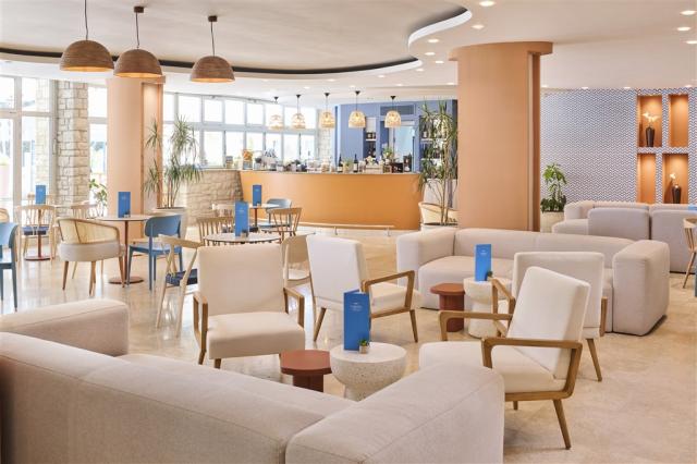 laguna-maradiso-hotel-by-aminess-lobby-bar.jpeg