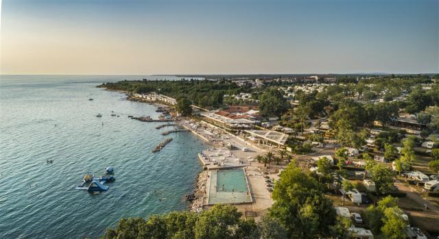 aminess-planet-camping-maravea-resort-pool-beach.jpeg