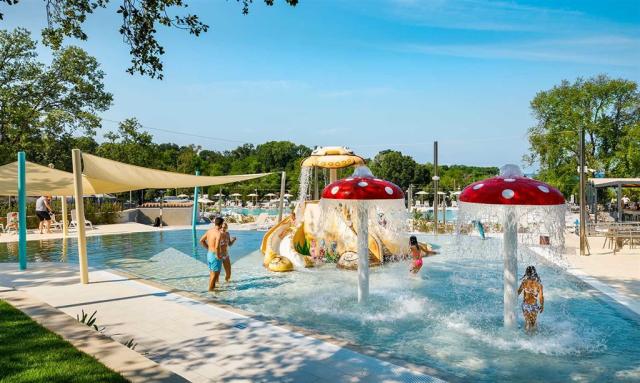aminess-planet-camping-maravea-resort-pool-kids.jpeg