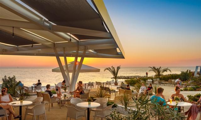 aminess-planet-camping-maravea-resort-camping-bar.jpeg