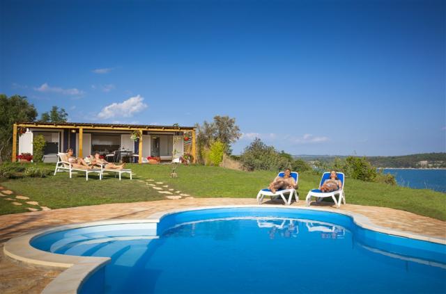 aminess-planet-camping-sirena-novigrad-couple-relaxing-private-