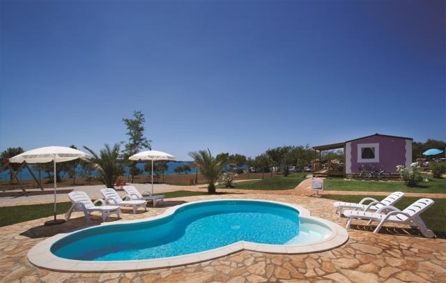 aminess-planet-camping-sirena-novigrad-pool-sun-loungers.jpeg