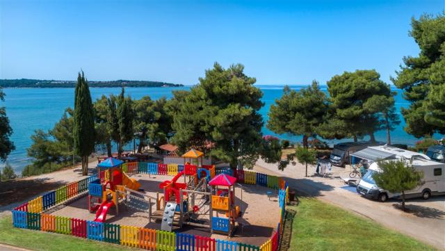 aminess-planet-camping-sirena-novigrad-playground-sea.jpeg