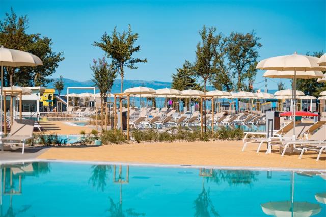 aminess-atea-krk-pool-area-with-sunbeds-and-parasols.jpeg