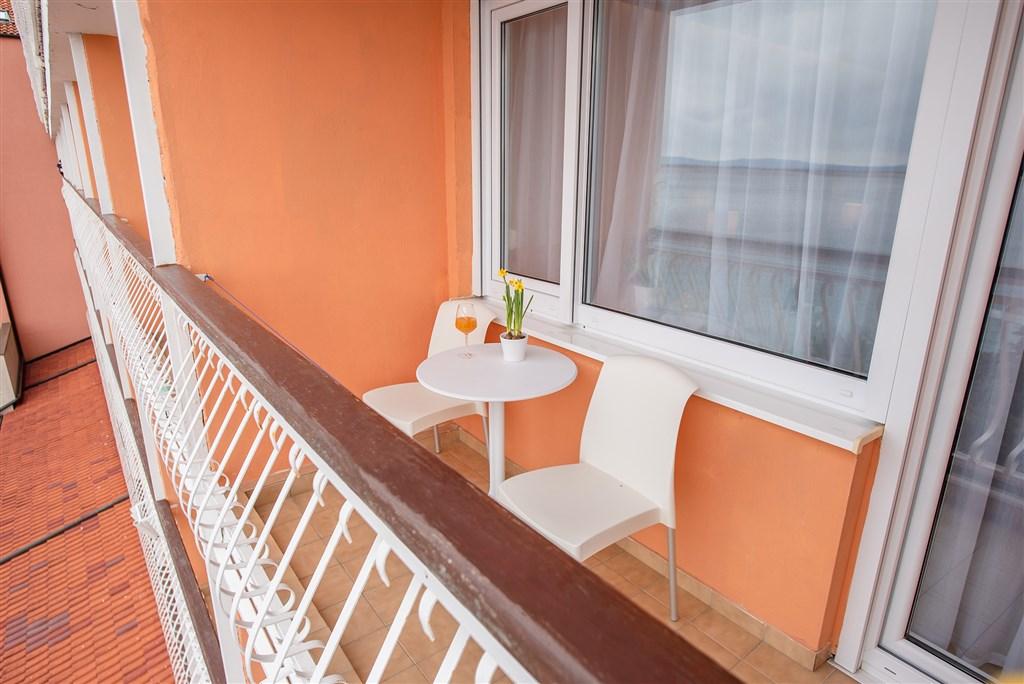 sea view balcony renovated (8).jpg