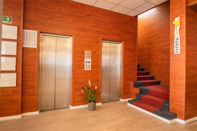 reception and lobby bar (2).jpg