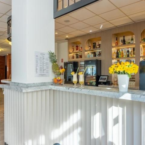 Lobby bar 2.jpeg